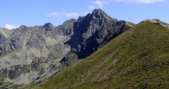 Do poważnego wypadku doszło na Świnicy w Tatrach. Ze zbocza spadła tam turystka.