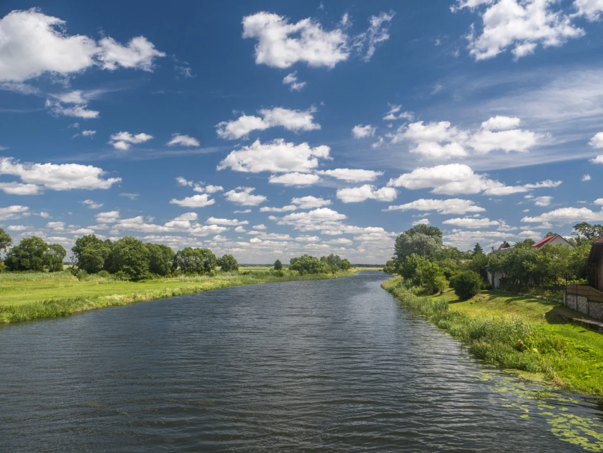 Mimo reanimacji, zmarł mężczyzna wyłowiony z rzeki Narew na plaży miejskiej w Łomży - podała podlaska policja. Wcześniej, z Narwi w okolicach wsi Jednaczewo, wyłowiono ciało innego mężczyzny.