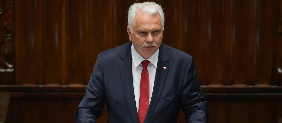 "Rozmawialiśmy z GIS, żeby na weselach wzmóc kontrole. Jeśli już nie potrafimy przekonać w sposób łagodny, to trzeba nałożyć karę” - mówił Waldemar Kraska w Rozmowie w samo południe w RMF FM. Wiceminister zdrowia zapowiedział, że decyzja o powrocie uczniów do szkoły zapadnie tydzień czy dwa przed rozpoczęciem roku.