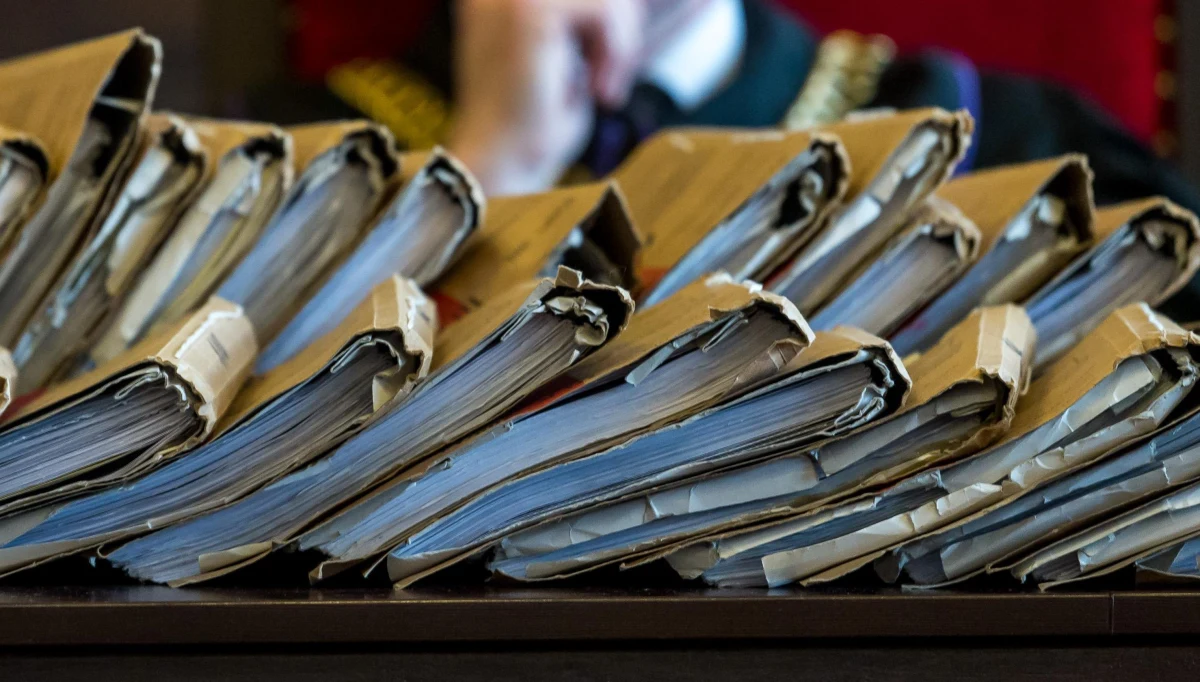 Krakowski sąd umorzył sprawę dziennikarza Onetu Mikołaja Podolskiego, autora publikacji przybliżającej szczegóły śledztwa prowadzonego w związku z przestępstwami pedofilskimi w Trójmieście - chodzi o sprawę m.in. "Krystka", przedstawioną w filmie "Nic się nie stało".