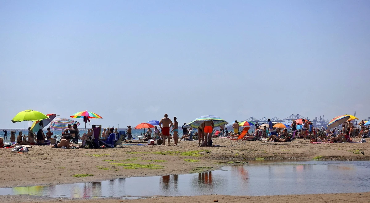 ​Nie będzie kwarantanny dla turystów wracających z krajów, gdzie wzrasta liczba zachorowań na koronawirusa. Jak dowiedział się reporter RMF FM Grzegorz Kwolek - rząd nie podjął do tej pory żadnych decyzji o dodatkowych środkach bezpieczeństwa wobec osób, które wracają na przykład z Hiszpanii czy Bułgarii.