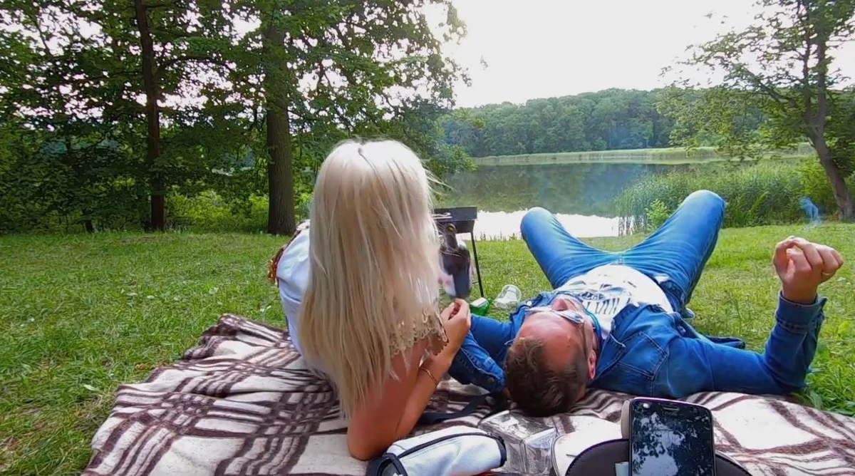 "Nie kuś licha" - to hasło zapoczątkowanej przez grupę strażaków z Wielkopolski - akcji - pokazującej skutki picia alkoholu nad wodą. Tylko w ostatnią niedzielę w całej Polsce utonęło 10 osób. Przed nami upały, więc cześć z nas na pewno szukać będzie ochłody nad wodą. Alkohol, brawura i zwyczajna głupota - to jak mówią strażacy - bardzo groźne w skutkach połączenie. 


