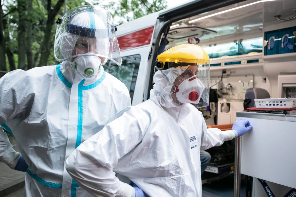 We wtorkowym raporcie Ministerstwo Zdrowia poinformowało o 502 nowych zakażeniach koronawirusem i kolejnych 6 zgonach. Aktualny bilans pandemii to 43 904 zachorowania i 1 682 ofiary śmiertelne. Wyzdrowiało już ponad 33 tys. pacjentów.