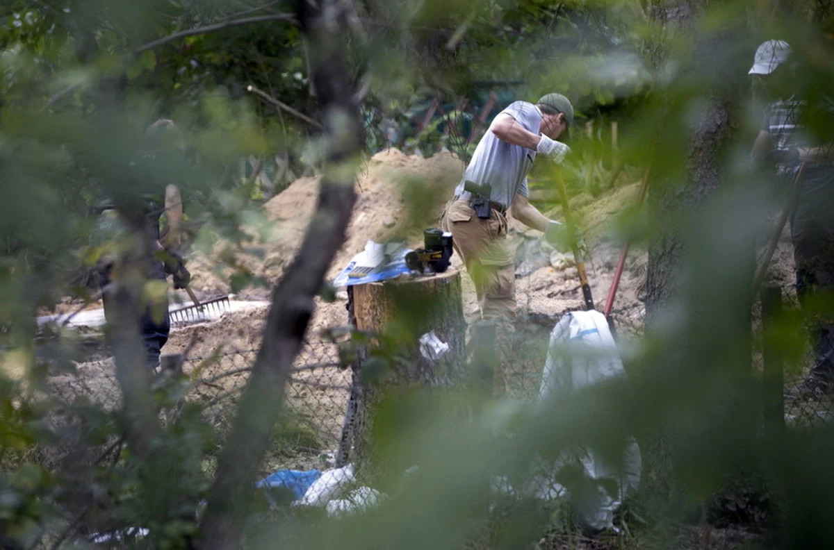 Niemiecka policja przekopuje niewielki ogródek przy posiadłości pod Hanowerem, w nadziei odnalezienie jakiegokolwiek śladu po zaginionej w 2007 roku małej Brytyjce Madeleiene McCann. 3-latka zniknęła w Portugalii, gdzie z spędzała wakacje z rodzicami. O jej uprowadzenie i zamordowanie podejrzewany jest skazany wcześniej za pedofilię Niemiec.