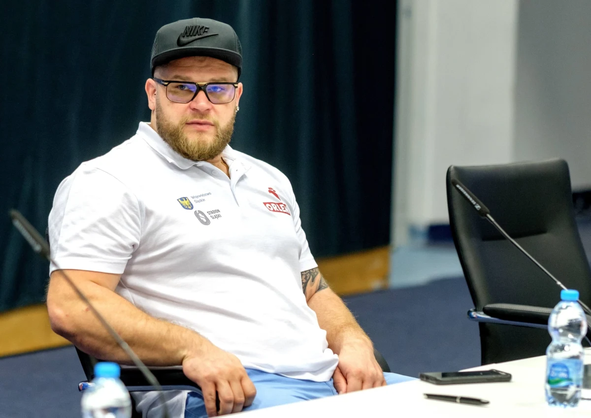 Paweł Fajdek, mistrz świata w rzucie młotem po przerwie spowodowanej pandemią wrócił już do normalnych treningów. Gdy tylko ogłoszono decyzję o przesunięciu igrzysk, lekkoatleta postanowił poświęcić czas głównie na odpoczynek, ponieważ jesienią planuje rozpocząć ciężkie przygotowania igrzysk. O planowanych startach i e-sporcie, na który w czasie pandemii jest więcej czasu z Pawłem Fajdkiem rozmawiał Wojciech Marczyk z redakcji sportowej RMF FM. 