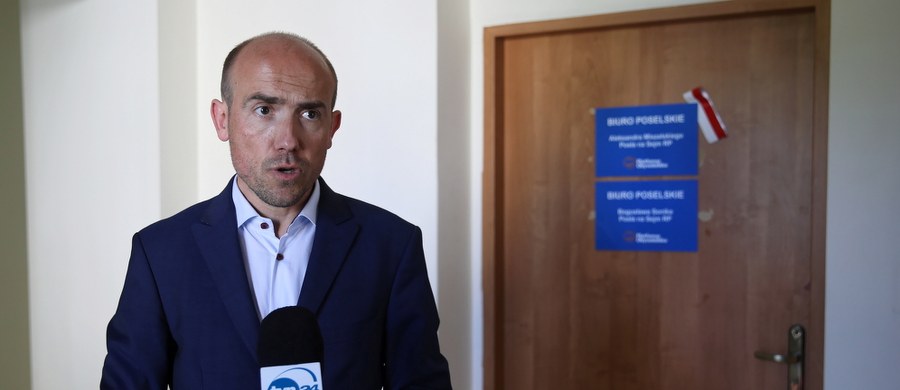 "Platforma i cała Koalicja Obywatelska muszą być rzecznikiem ludzi ciężko pracujących" - ocenił w rozmowie z "Rzeczpospolitą" lider Platformy Obywatelskiej Borys Budka. "PiS stał się rzecznikiem osób słabszych, wykluczonych, ale zaniedbuje ludzi, którzy dzięki swojej pracy utrzymują państwo. Temu podziałowi należy przeciwstawić właśnie nową solidarność" – tłumaczył. "Rozwój nie jest możliwy bez ciężkiej pracy" – przekonywał.