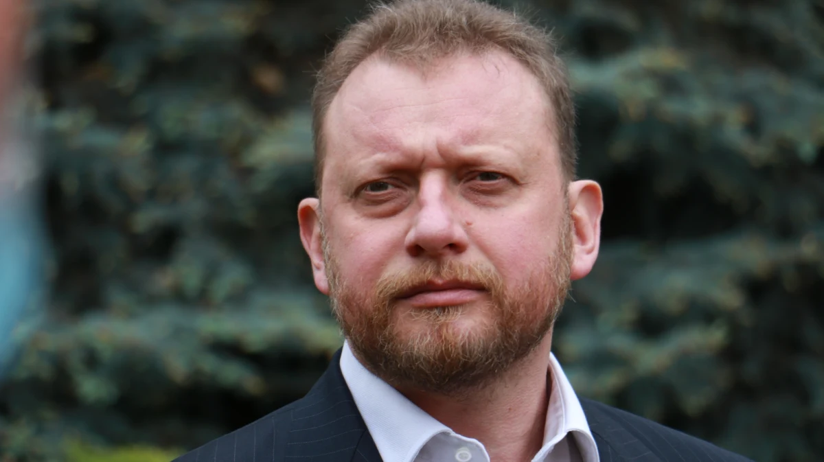 Łukasz Szumowski rozważa odejście z Ministerstwa Zdrowia - dowiedział się nieoficjalnie reporter RMF FM Patryk Michalski. Szumowski zastanawia się, czy nie porzucić ministerialnej teki przy okazji zapowiedzianej rekonstrukcji rządu. Jego ostateczną decyzję w tej sprawie mamy jednak poznać dopiero po wakacjach - wtedy mają zostać przeprowadzone zmiany w rządzie.  