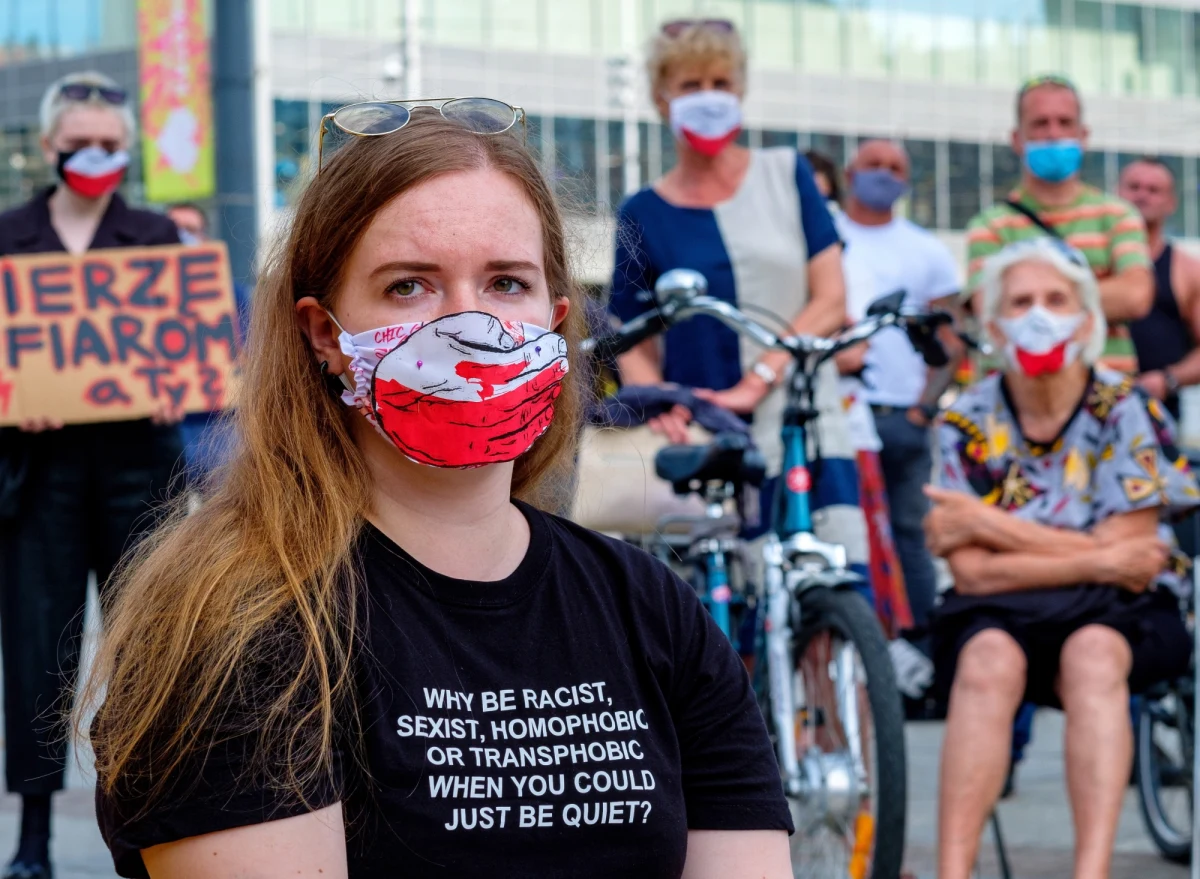 Polska może zostać "uderzona po kieszeni", jeżeli wycofa się z konwencji stambulskiej. Tak przynajmniej twierdzi francuski sekretarz stanu do spraw europejskich Clement Beaune. Jednocześnie przyznaje, że "w dniu dzisiejszym jest mało środków, które umożliwiają" tego typu sankcje.
