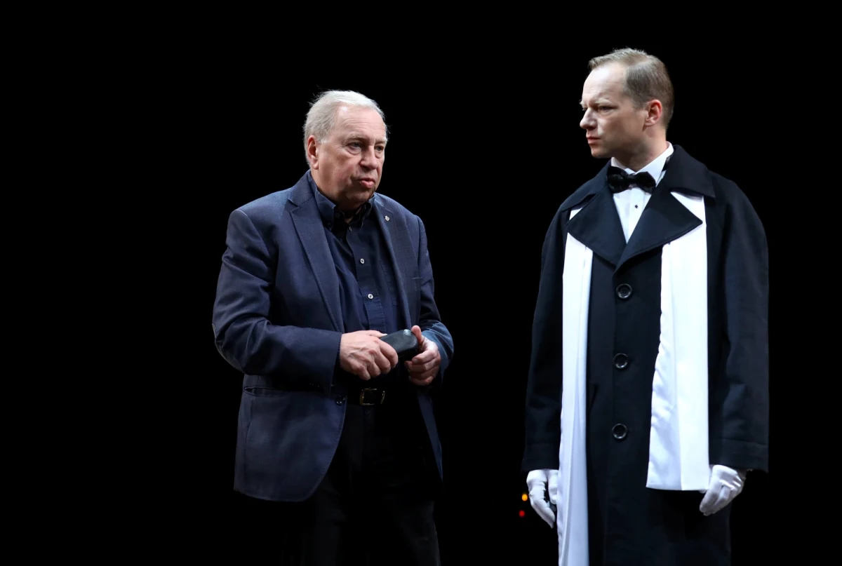 Maciej Stuhr w imieniu swojego ojca i całej rodziny podziękował lekarzom za pomoc otrzymaną w ostatnich tygodniach. Wczoraj Jerzy Stuhr po dwóch tygodniach opuścił Szpital Uniwersytecki w Krakowie. Jak zapewnia rodzina, aktor czuje się lepiej.