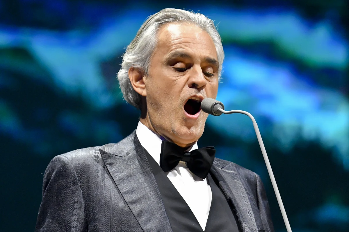 Światowej sławy tenor Andrea Bocelli przeprosił za swoją wypowiedź na temat pandemii koronawirusa. Podczas niedawnej konferencji w Senacie w Rzymie stwierdził, że czuł się "upokorzony i znieważony" nakazem siedzenia w domu, i przyznał, że go złamał.