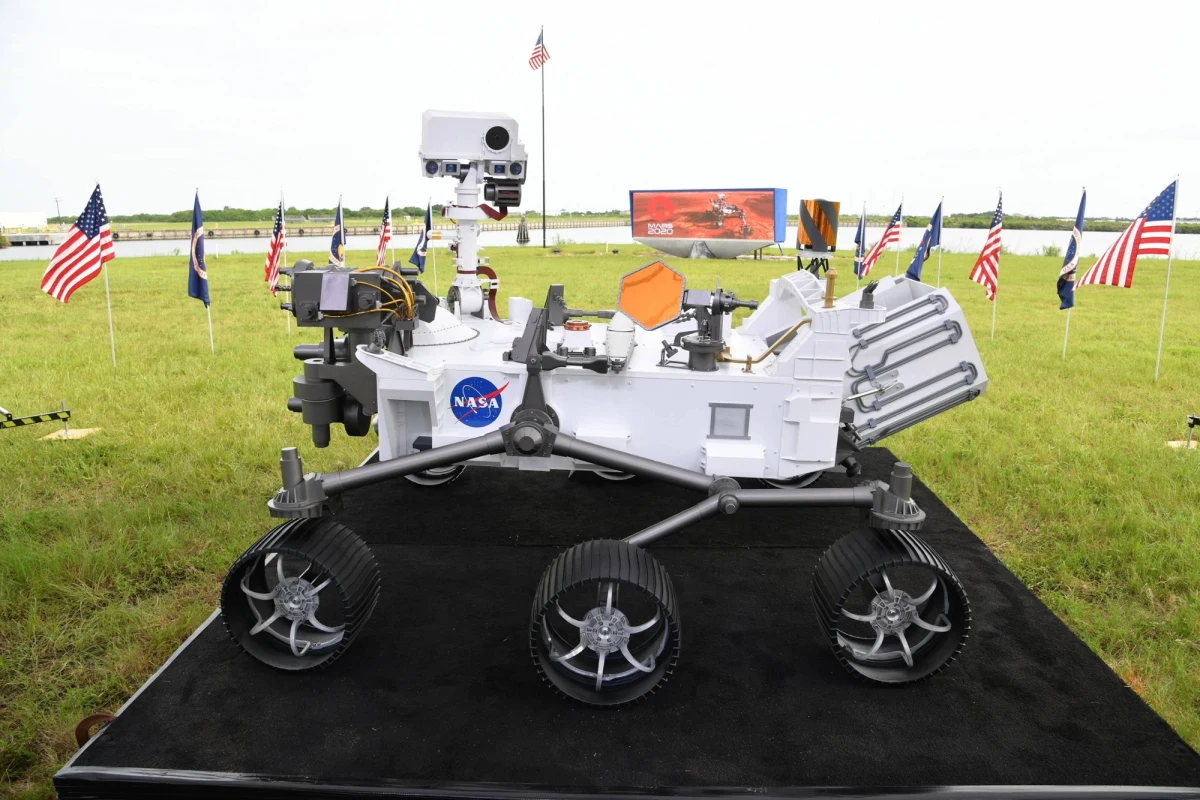 Już dziś wczesnym popołudniem ma rozpocząć się Misja Mars 2020, której celem jest dostarczenie łazika Perseverance na Czerwoną Planetę. Mimo wielu przeciwności, w tym epidemii, to już ostatnia szansa dla NASA na powodzenie startu. "Za każdym razem, kiedy jakikolwiek łazik dociera na Marsa, dowiadujemy się czegoś, co nas zaskakuje. Myślę, że i tym razem łazik nas nie zawiedzie" - podkreśla w rozmowie z RMF FM doktor astronomii Weronika Śliwa z Planetarium Centrum Nauki Kopernik.