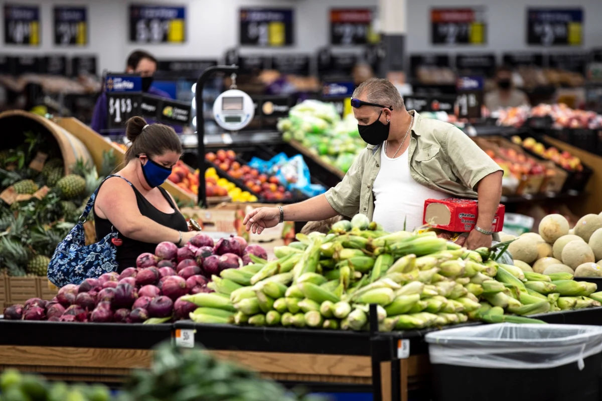 "Właścicielami biznesu są czarnoskórzy" - takie oznaczenia pojawiają się na szybach niektórych lokali w Waszyngtonie. Dzieje się to na fali społecznej akcji "Kupuj u czarnoskórych". Propagatorzy inicjatywy tłumaczą, że ma ona "pomóc zniwelować nierówności społeczne, których źródła sięgają jeszcze czasów niewolnictwa i segregacji".