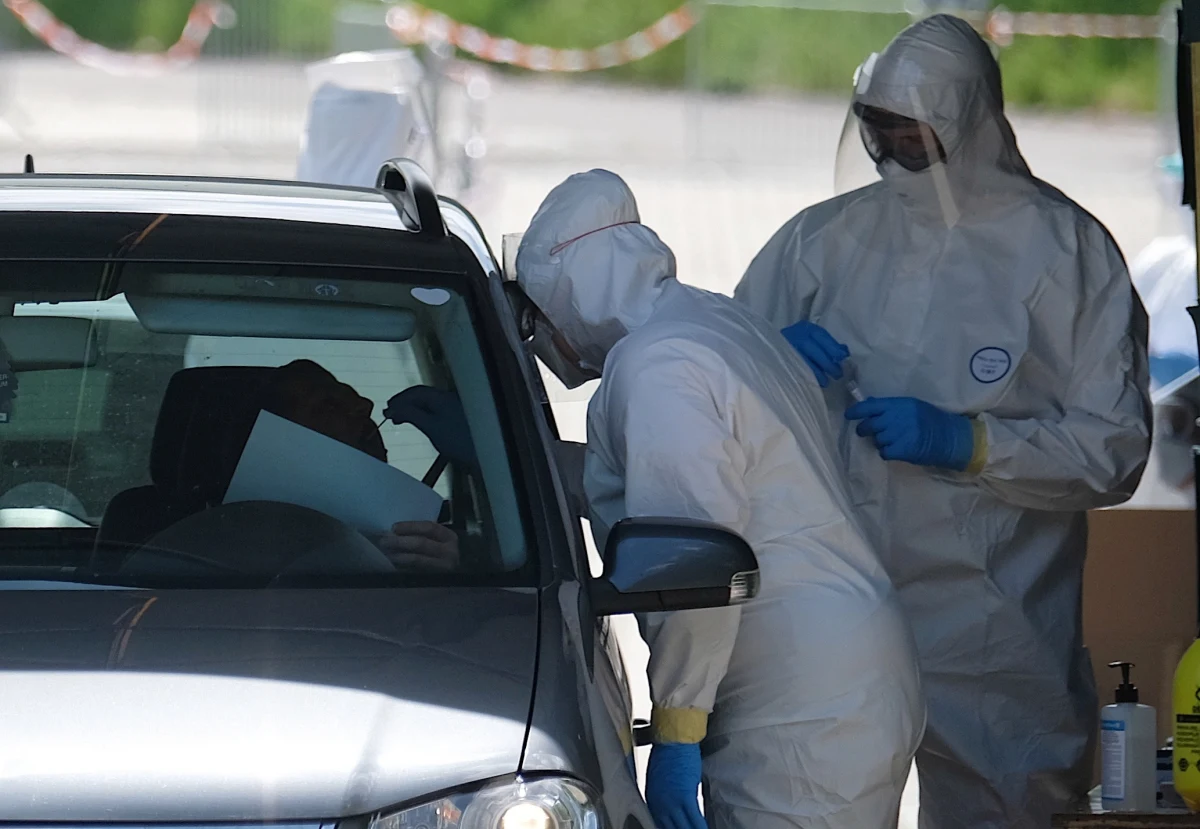 Do 916 wzrosła liczba górników zmagających się z koronawirusem. Trzy spółki węglowe poinformowały o ponad 100 nowych przypadkach zakażenia SARS-CoV-2 wśród pracowników - najwięcej w Polskiej Grupie Górniczej, gdzie choruje 597 osób z 2 tys. 511 zarażonych od początku epidemii.