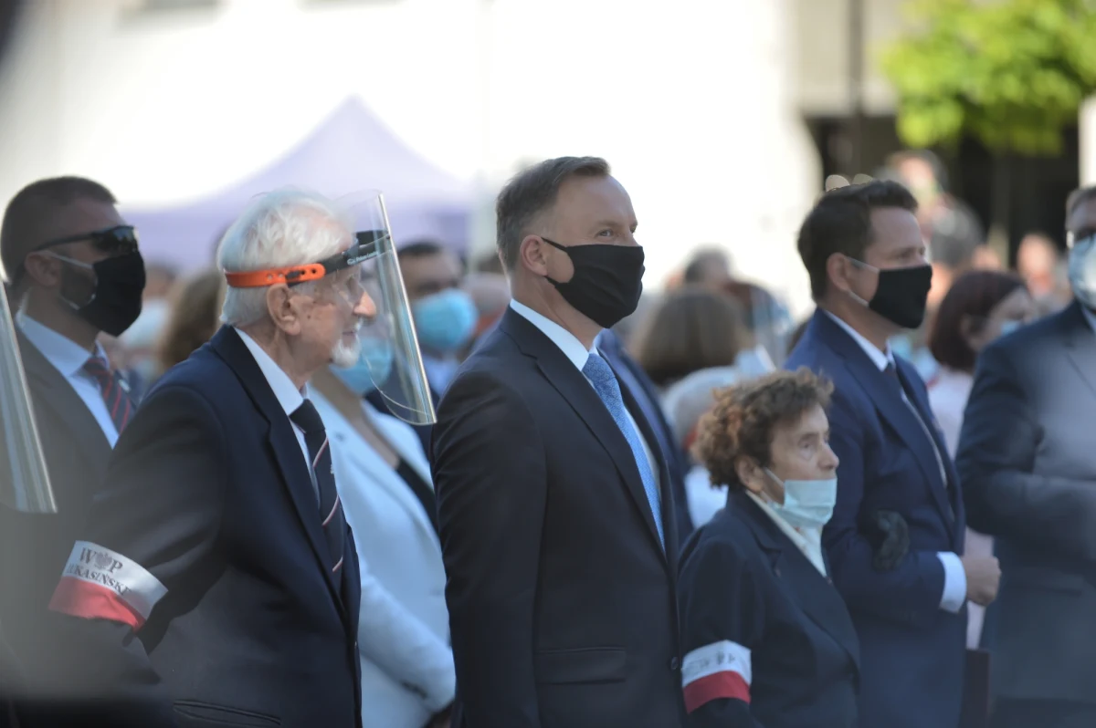 Powstańcy warszawscy to najwięksi bohaterowie nie tylko dzisiejszego dnia, tej kolejnej, już 76. rocznicy wybuchu Powstania Warszawskiego, ale także i naszych czasów. Chcę to z całą mocą podkreślić - powiedział prezydent Andrzej Duda.