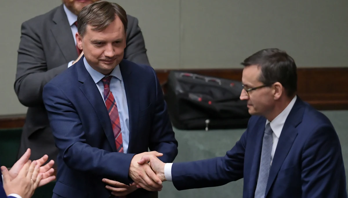 Ze zdumieniem wysłuchałem oświadczenia premiera, zapowiadającego skierowanie do Trybunału Konstytucyjnego wniosku ws. konwencji antyprzemocowej. Szef rządu wątpi w konstytucyjność dokumentu, którego konstytucyjność nie ma znaczenia, bo rząd już 5 lat temu zapowiedział, że będzie go stosował tylko w zgodzie z konstytucją.