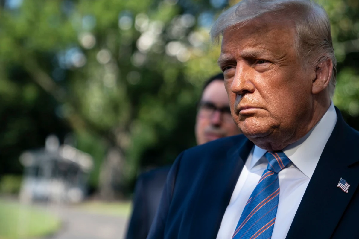 Prezydent USA Donald Trump zaproponował, by rozważyć przełożenie zaplanowanych na listopad wyborów prezydenckich. Ostrzegł, że powszechne głosowanie korespondencyjne doprowadzi do sfałszowania wyborów. Dodajmy, że propozycja pada w momencie, gdy ogólnokrajowe sondaże wskazują, że faworytem prezydenckiego wyścigu jest rywal Trumpa, demokrata Joe Biden.