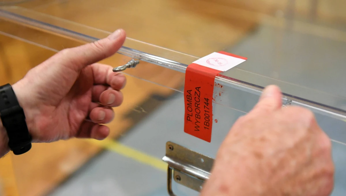 Do czwartku do godz. 16 Sąd Najwyższy rozpoznał 828 protestów wyborczych, z których 53 uznał za zasadne, lecz bez wpływu na wynik wyborów. Dużo czwartkowych posiedzeń ws. protestów rozpoczęło się jednak już po godz. 16 - poinformował zespół prasowy SN.