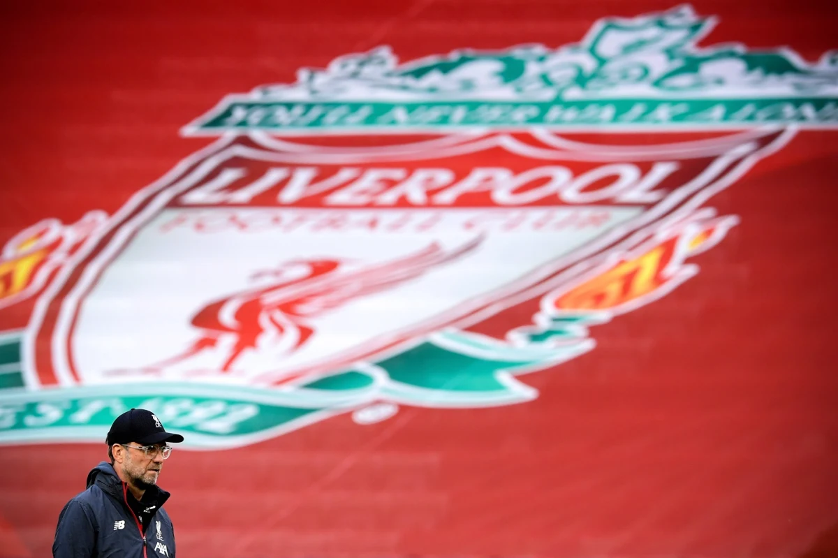 Reprezentant Polski do lat 17 Jakub Ojrzyński podpisał profesjonalny kontrakt z zespołem mistrza Anglii: Liverpoolem. Do "The Reds" młody bramkarz przeszedł z Legii Warszawa już latem ubiegłego roku, ale dotąd grał tylko w drużynach U-18 i U-19.