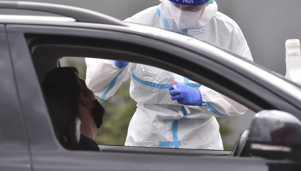 Rząd Islandii ogłosił przywrócenie restrykcji w związku z wystąpieniem nowych przypadków Covid-19. Kraj ten dzięki masowemu testowaniu mieszkańców wyspy oraz turystów niemal zwalczył epidemię koronawirusa. 