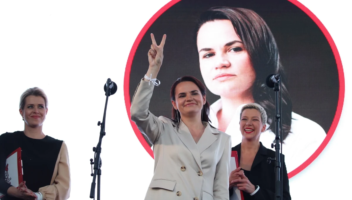 Wiec kandydatki w wyborach prezydenckich Swiatłany Cichanouskiej w Mińsku zgromadził kilkadziesiąt tysięcy osób. Według aktywistów ośrodka Wiasna w wiecu w parku Przyjaźni Narodów uczestniczyło nie mniej niż 63 tys. ludzi. Cichanouska pobiła kolejny rekord – napisała internetowa „Nasza Niwa”.