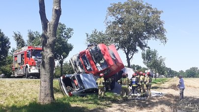 ​Groźny wypadek na DK 94. Ciężarówka przewróciła się na samochód osobowy