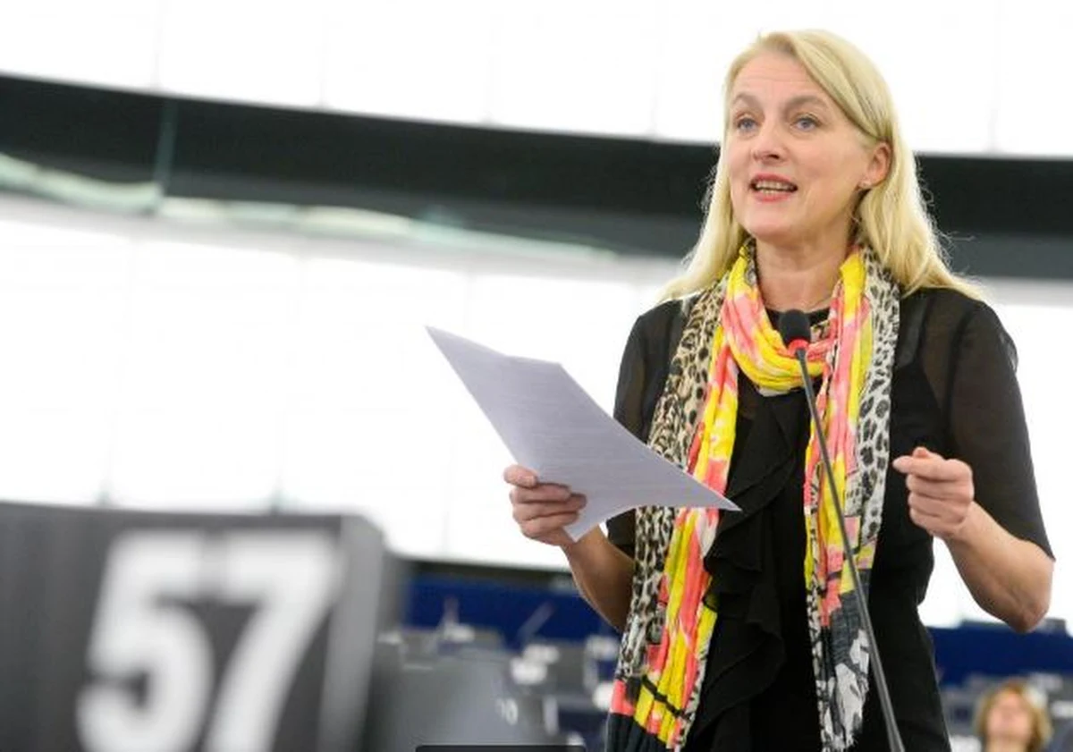 "Skierowanie przez premiera Mateusza Morawieckiego wniosku do Trybunału Konstytucyjnego o zbadanie zgodności zapisów konwencji stambulskiej to gra na zwłokę" - mówi RMF FM szefowa Komisji Praw Kobiet i Równouprawnienia w Parlamencie Europejskim Evelyn Regner. Eurodeputowana z frakcji socjaldemokratów ostrzega, że polskim władzom nie uda się zablokować dokumentu na poziomie unijnym. "Mamy w UE plan alternatywny" - zapewnia i zapowiada, że po wakacjach sprawę wniesie na sesję plenarną PE.  