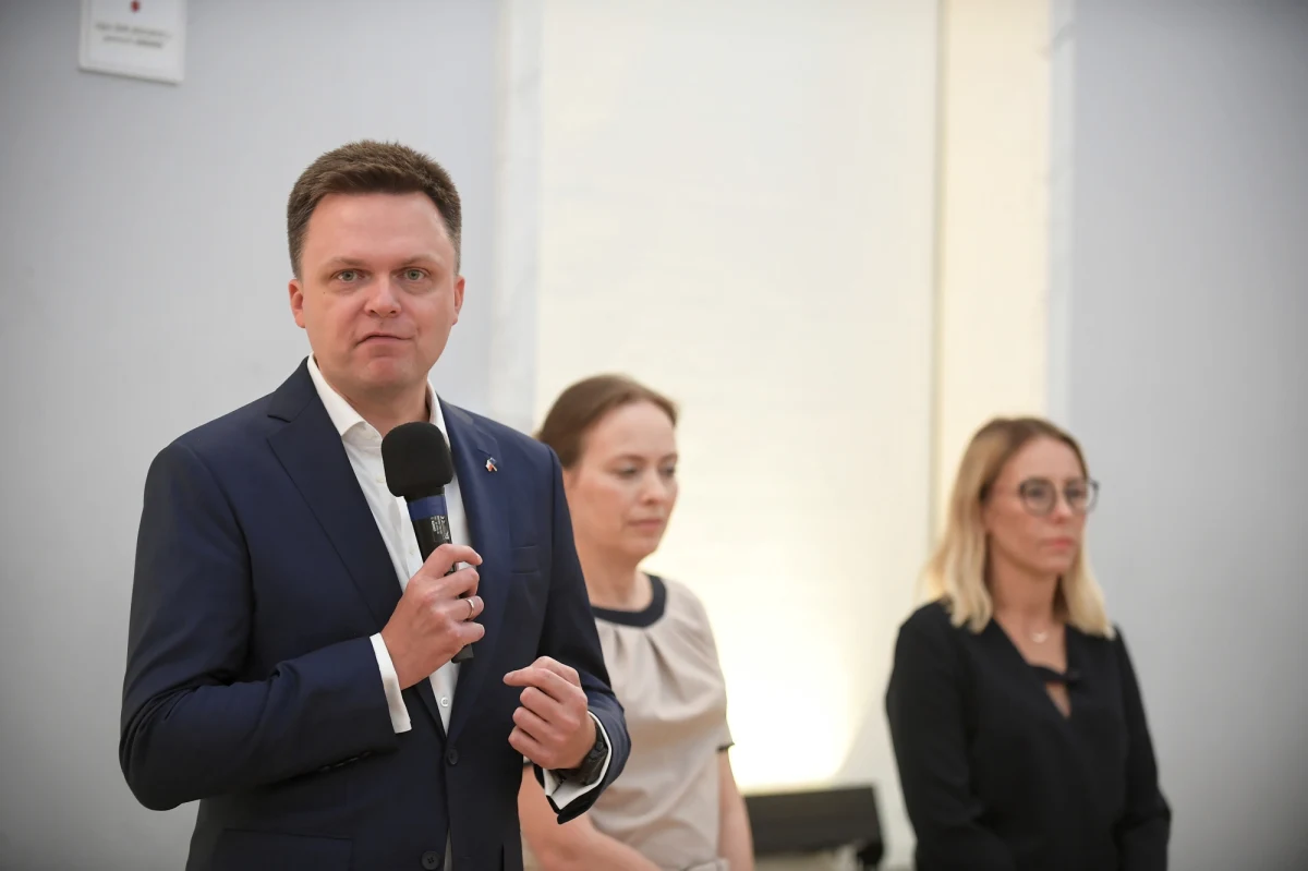 Szymon Hołownia poinformował o utworzeniu ruchu Polska 2050, na czele którego stanął. Były kandydat na prezydenta przekonywał, że „potrzebujemy państwa, które będzie solidarne, bezpieczne, zielone, demokratyczne, które zajmie się rozwiązywaniem spraw obywateli a nie liderów partii”.