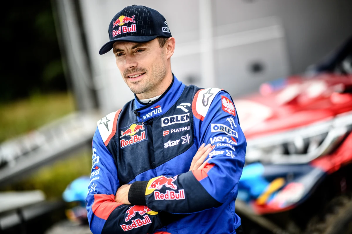 Kuba Przygoński spróbuje swoich sił w widowiskowych wyścigach samochodowych. Kierowca ORLEN Team wystartuje w Mistrzostwach Polski w Rallycrossie w kategorii SuperCars. Pierwsza runda cyklu odbędzie w dniach 15-16 sierpnia na Autodromie Słomczyn.