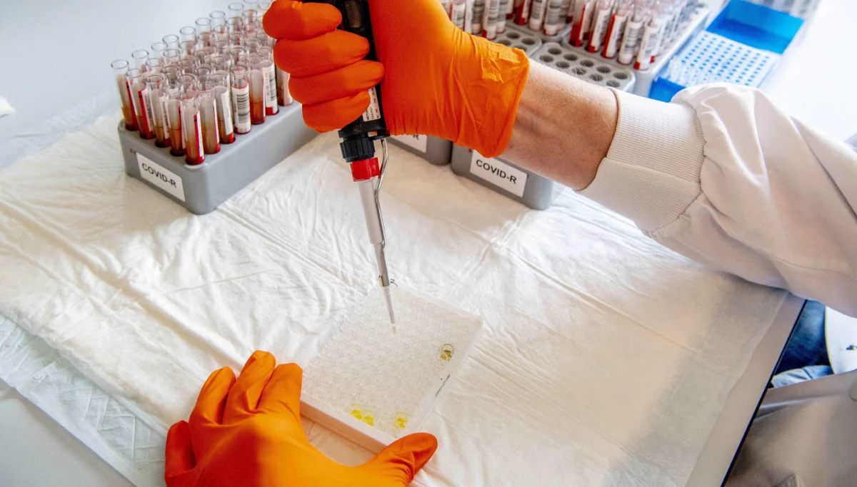 Trzy hiszpańskie regiony: Katalonia, Aragonia i Nawarra zostały sklasyfikowane przez niemiecki Instytut im. Roberta Kocha (RKI) jako obszary wysokiego ryzyka epidemicznego. Podróżujący z tych regionów będą musieli przejść obowiązkowy test na Covid-19. 