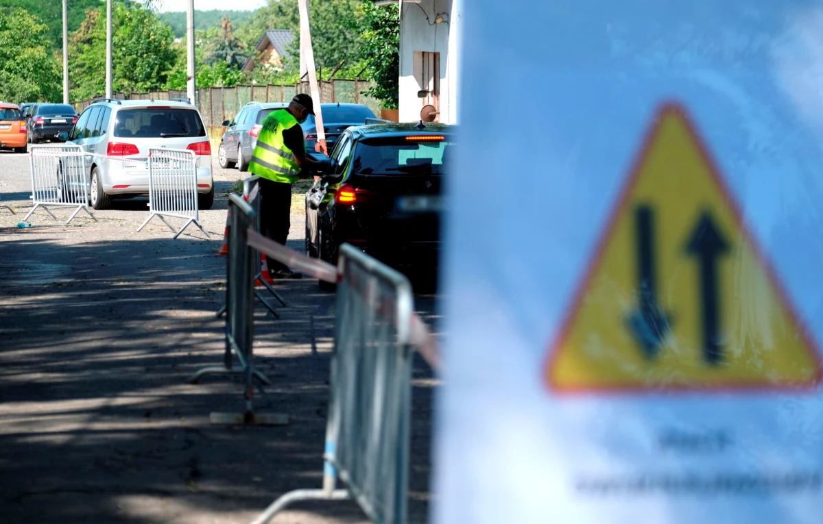 Dynamicznie rosnąca od kilku dni liczba górników zmagających się z koronawirusem przekroczyła w sobotę tysiąc; w trzech spółkach węglowych potwierdzono  65 nowych przypadków zakażenia. Od początku epidemii wirusem zaraziło się ok. 7,5 tys. pracowników kopalń, z których 6,5 tys. wyzdrowiało.