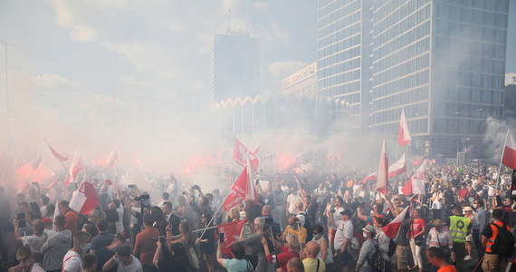 Minęło 76 lat od momentu, kiedy Powstańcy Warszawscy stanęli do heroicznej walki z niemieckimi wojskami. Dzisiaj o godzinie 17:00 - w powstańczą Godzinę "W" - w całym kraju zawyły syreny. Polacy na moment się zatrzymali. Wspólnie oddaliśmy hołd bohaterom 63 dni ’44 roku.