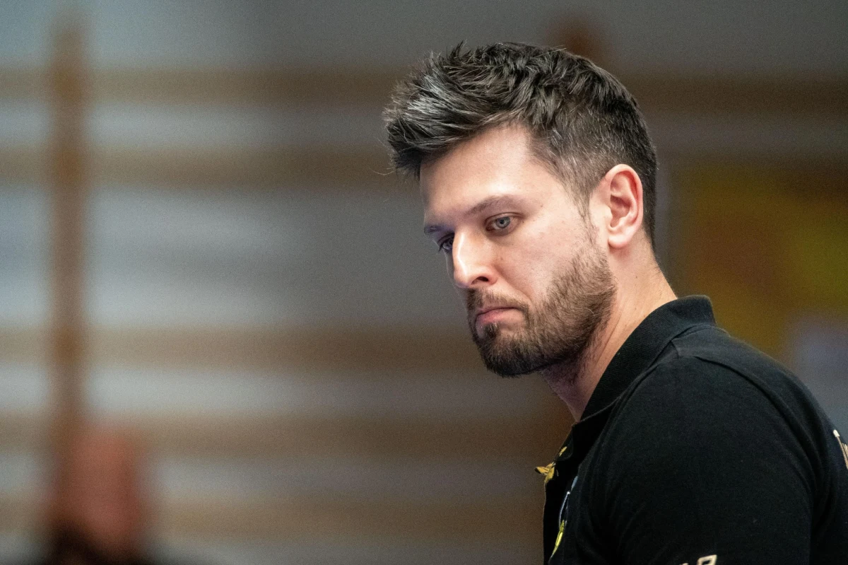 Ponad tydzień́ temu w Treflu Gdańsk wykryte zostało pierwsze zakażenie SARS-CoV-2. Po otrzymaniu wyników wszystkich testów na obecność́ koronawirusa okazało się̨, że zakaziło się̨ nim 11 zawodników oraz trzech członków sztabu szkoleniowego. Obecnie trenerzy korygują̨ okres przygotowawczy do sezonu i szykują̨ się̨ na powrót do treningów.