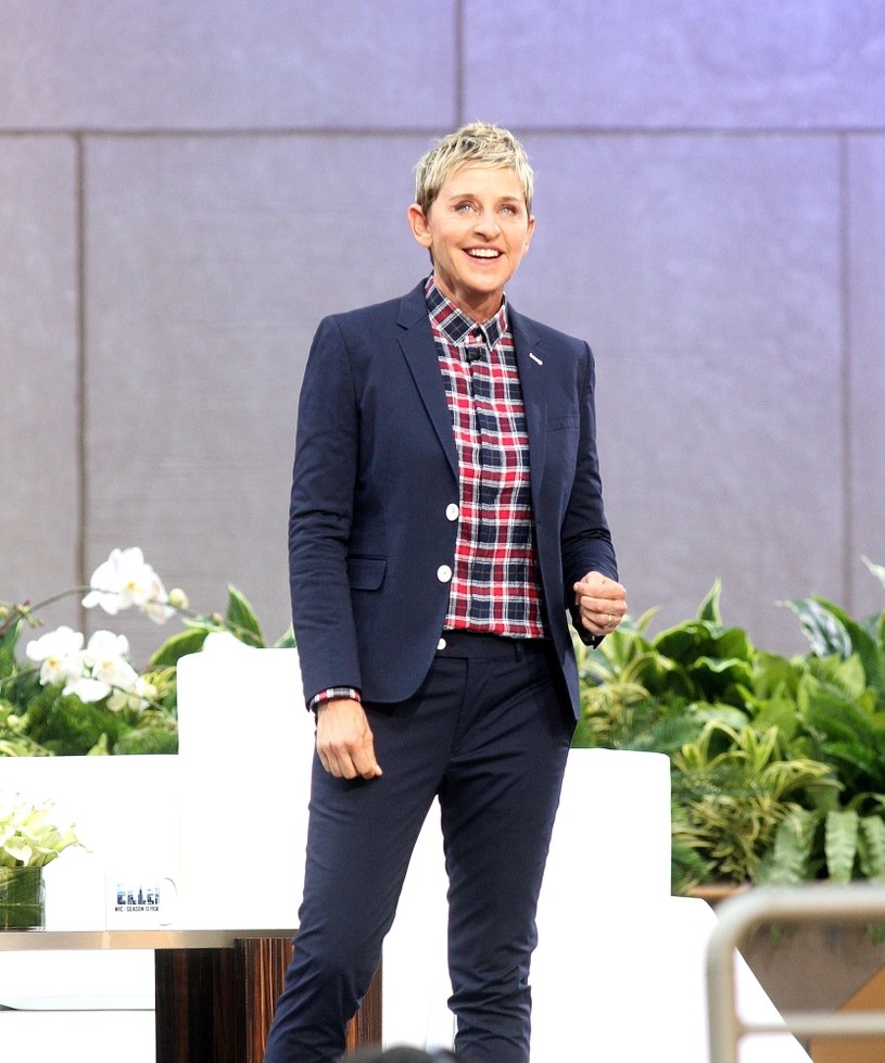 Atmosfera wokół Ellen Degeneres gęstnieje. Trwające dochodzenie, mające wyjaśnić, ile prawdy jest w doniesieniach o nadużyciach (w tym seksualnych) mających miejsce podczas produkcji programu, doprowadziło m.in. do złożenia publicznych przeprosin przez prowadzącą. Nie kończą się jednak spekulacje na temat przyszłości "The Ellen DeGeneres Show".