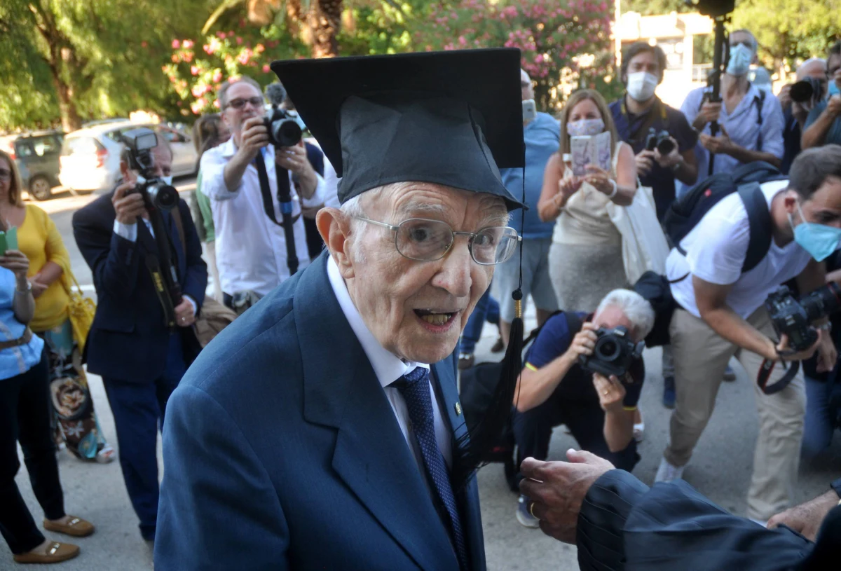 "Teraz albo nigdy" - pomyślał przed trzema laty Giuseppe Paterno i zapisał się na uniwersytet w Palermo na Sycylii. W tym tygodniu obronił licencjat. I nie byłoby w tym nic dziwnego, gdyby nie fakt, że absolwent ten ma 96 lat. 