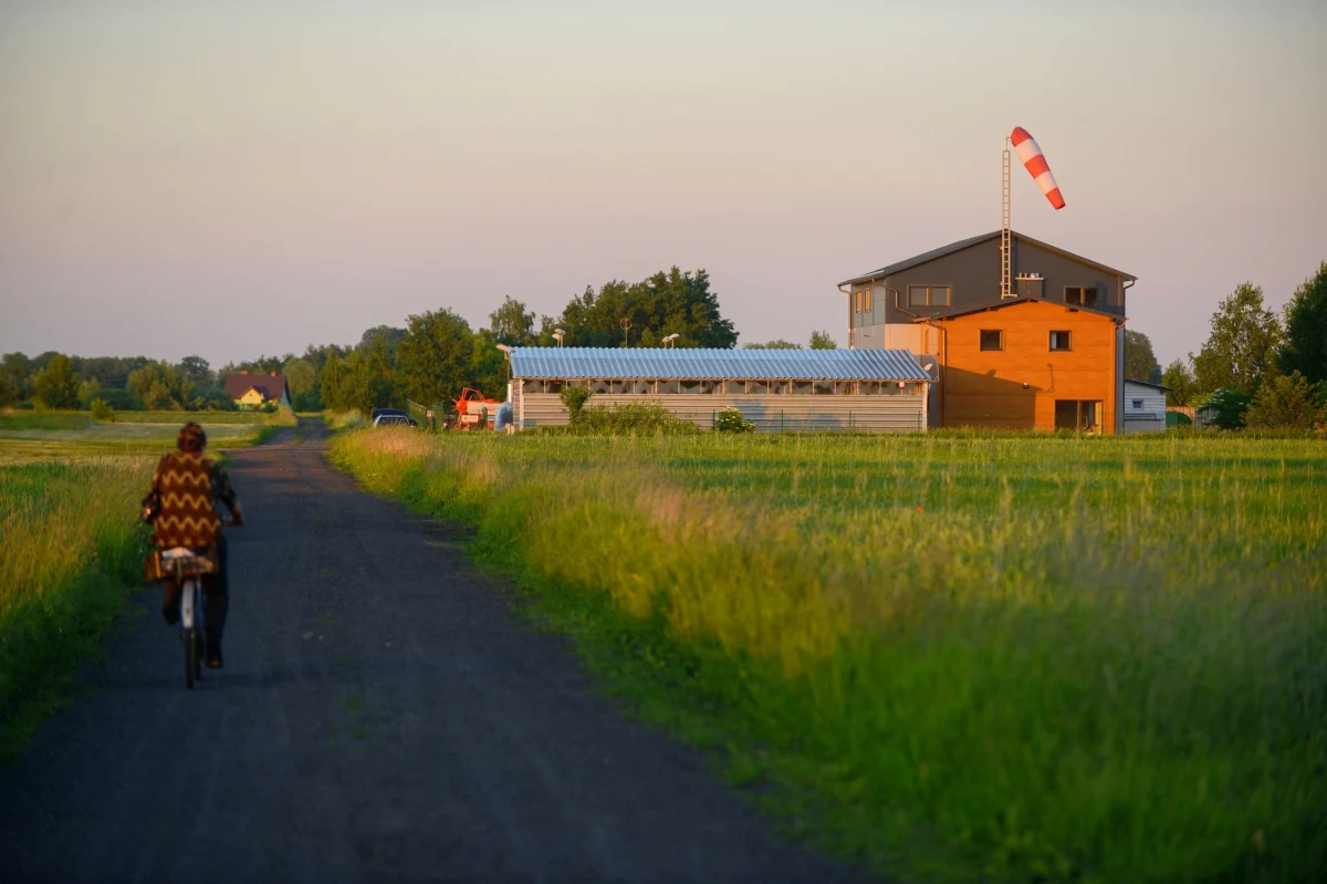 Do końca tego roku mieszkańcy trzech mazowieckich gmin powinni dostać oferty od rządu dotyczące wykupu ich gruntów pod budowę Centralnego Portu Komunikacyjnego, czyli planowanego nowego, największego lotniska w Polsce. O takich planach spółki CPK dowiedział się nasz reporter. Chodzi o gminy Baranów, Teresin i Wiskitki. 


