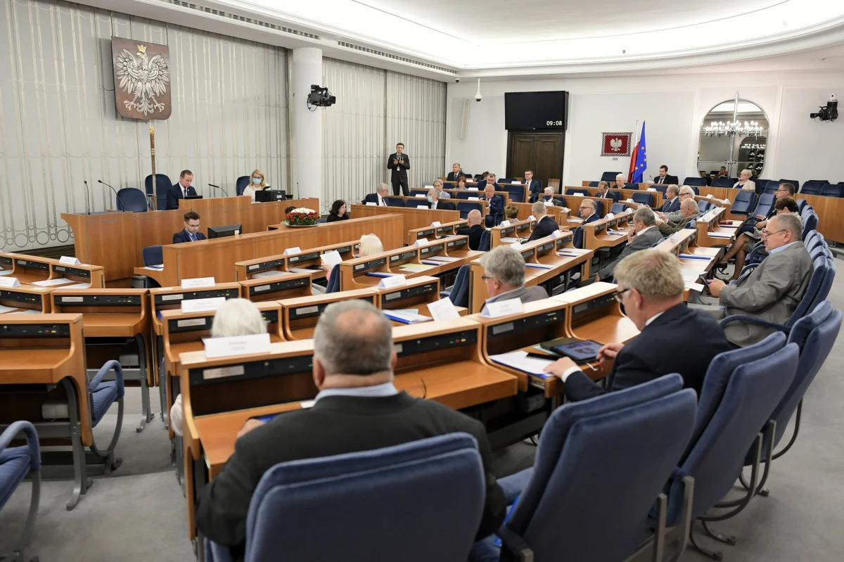 Zaplanowane na przyszły tydzień posiedzenie Senatu (4-7 sierpnia) zostało przesunięte na 11-13 sierpnia - powiedział marszałek Tomasz Grodzki. Powodem jest choroba senatora Koalicji Polskiej-PSL Jana Filipa Libickiego, który jest zakażony koronawirusem.
