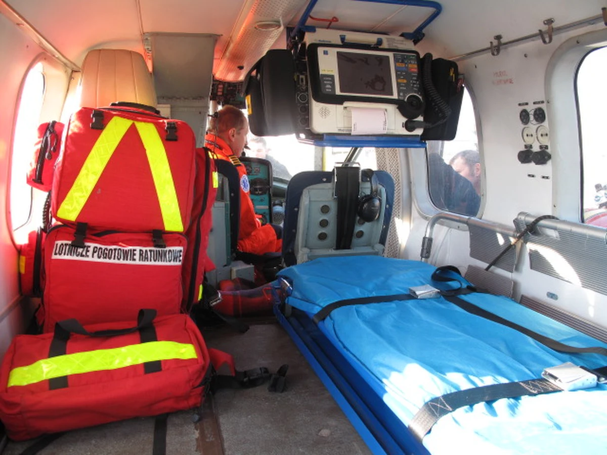 25-letni mężczyzna został w niedzielę po południu przetransportowany z Jastrzębiej Góry (Pomorskie) śmigłowcem do jednego z gdańskich szpitali. Według służb ratunkowych, skoczył "na główkę" z klifu do morza. Doznał urazu kręgosłupa.
