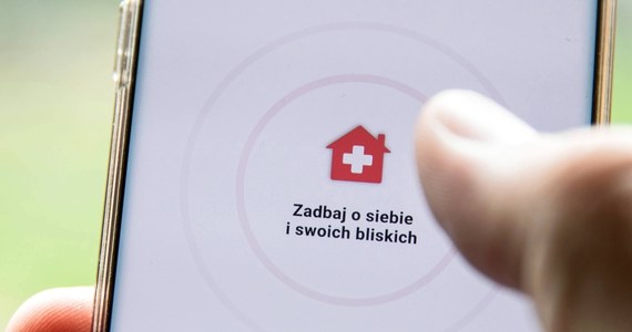 W związku z koronawirusem opracowaliśmy system, który pozwala zbierać anonimowe dane od operatorów sieci komórkowych, by monitorować, jak przemieszczają się użytkownicy telefonów - powiedział w wywiadzie dla Onetu minister cyfryzacji Marek Zagórski. Jego zdaniem, wzrost zakażeń nie spowodował, że rząd zastanawia się nad wprowadzeniem ponownego zamrożenia gospodarki. 