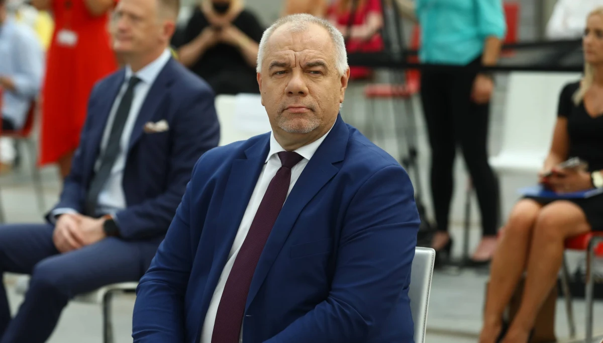 Realny plan naprawczy dla górnictwa trzeba przedstawić w ciągu dwóch miesięcy i tyle daliśmy sobie czasu - mówi "Dziennikowi Gazecie Prawnej" wicepremier i minister aktywów państwowych Jacek Sasin. Jego zdaniem kres energetyki węglowej w Polsce nastąpi najpóźniej w 2060 roku. 