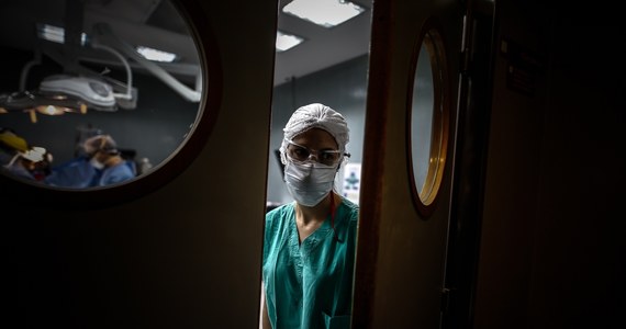 Szybkie testy na obecność koronawirusa, które dadzą wynik w ciągu 90 minut, będą od przyszłego tygodnia stosowane w brytyjskich szpitalach i domach opieki - ogłosił w poniedziałek minister zdrowia Matt Hancock.
