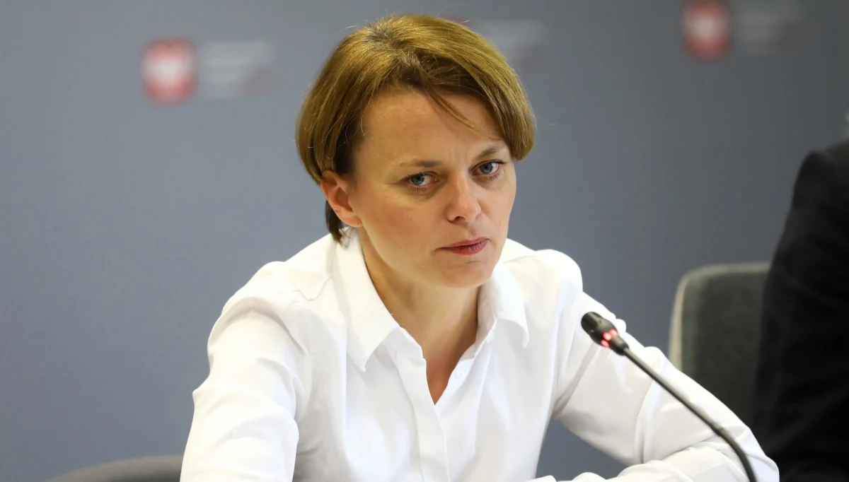 Nie ma mowy o zamianie 500+ na bon, nic takiego nie padło w mojej wypowiedzi - zapewniła wicepremier i minister rozwoju Jadwiga Emilewicz w rozmowie z "Super Expressem". 