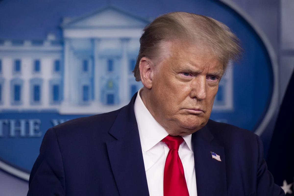 Prokurator okręgowy Manhattanu Cyrus Vance Jr., który od ponad roku zabiega o udostępnienie zeznań podatkowych Donalda Trumpa, zażądał wglądu także w dokumentację grupy The Trump Organization, skupiającej blisko 500 firm należących do prezydenta USA. W skierowanym na ręce sędziego wniosku argumentował, że przemawia za tym "systemowy i długotrwały charakter niejasności podatkowych w The Trump Organization". Prokurator chciałby rozszerzyć śledztwo, które pierwotnie dotyczyło wypłacenia aktorce porno Stormy Daniels i modelce "Playboya" Karen McDougal pieniędzy za milczenie nt. ich romansów z Trumpem. Sam prezydent, komentując działania prokuratora, sięgnął po wielokrotnie już przez siebie powtarzany slogan o "polowaniu na czarownice".