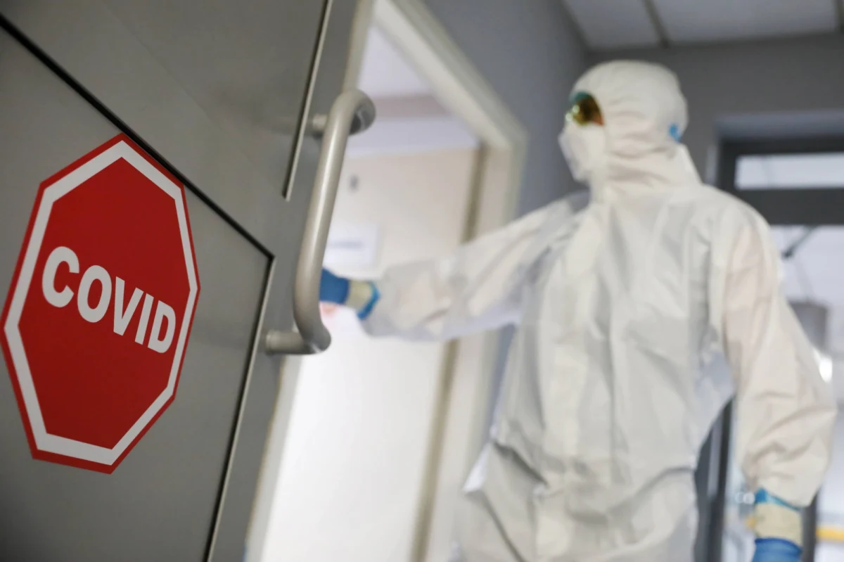 Największy dobowy przyrost zakażeń koronawirusem od początku epidemii. We wtorek Ministerstwo Zdrowia poinformowało o rekordowych 680 potwierdzonych przypadkach zakażenia koronawirusem oraz kolejnych 6 zgonach. Aktualny bilans koronawirusa w Polsce to 48 149 zakażeń i 1 738 ofiar śmiertelnych. Resort poinformował również, że od początku pandemii w Polsce wyzdrowiało już 35 056 zakażonych osób. 