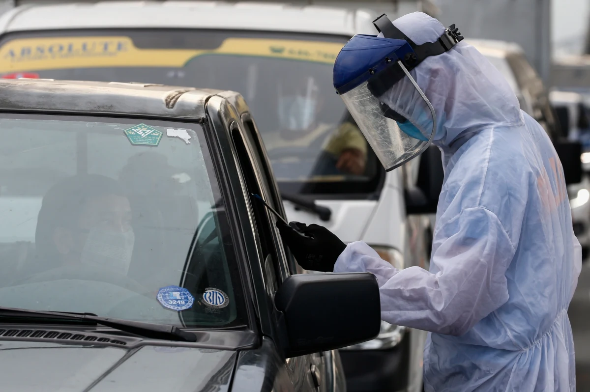 Niemcy już teraz przeżywają drugą falę epidemii Covid-19 i mogą zmarnować dotychczasowe osiągnięcia w kontroli koronawirusa - oświadczyła Susanne Johna, szefowa związku zawodowego lekarzy Marburger Bund.
