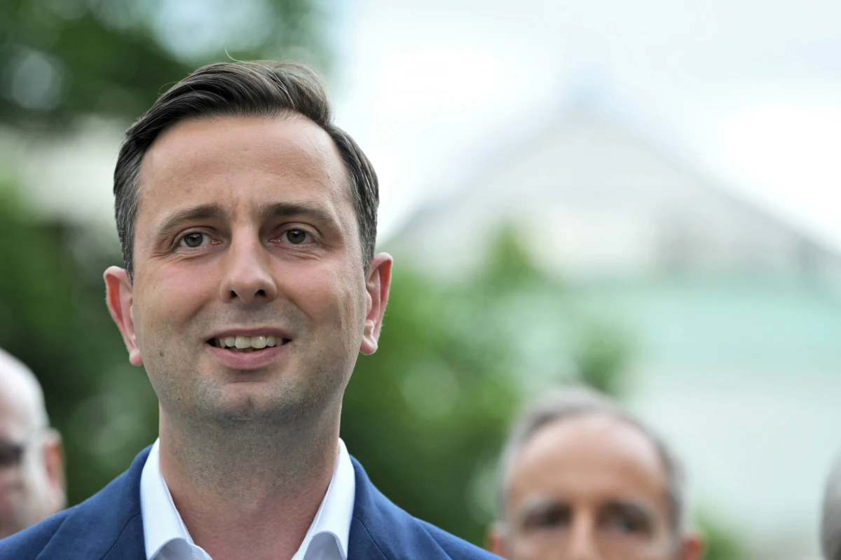 Wszyscy posłowie PSL są poinformowani o zagrożeniu zakażeniem i stosują się do wytycznych sanepidu, większość z nich właśnie wykonuje testy na obecność koronawirusa - powiedział szef PSL Władysław Kosiniak-Kamysz. Dodał, że on również wykonał taki test - uzyskał wynik negatywny.