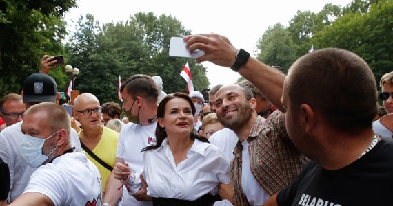 Mityng kandydatki na prezydenta Białorusi Swiatłany Cichanouskiej w Słucku został w ostatniej chwili odwołany z powodu prac remontowych. Media niezależne informują o zatrzymaniach przez milicję osób, które przyszły we wtorek na to spotkanie wyborcze.