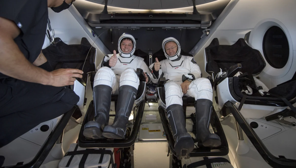 Podczas wchodzenia w ziemską atmosferę kapsuła Dragon "naprawdę ożyła" - powiedział we wtorek astronauta NASA Bob Behnken, tłumacząc, że czuł się "jak wewnątrz zwierzęcia".