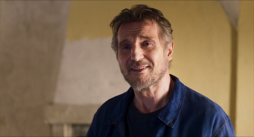 Nawet najwięksi filmowi twardziele wiedzą, że zaczynać wszystko od nowa… można tylko w słonecznej Toskanii. Liam Neeson tym razem w czarującej, komediowej odsłonie rzuca wszystko, by poza włoskim słońcem, najlepszym risotto i lokalnym winem, znaleźć również szczęście. „Włoskie wakacje” trafia na ekrany kin już 7 sierpnia.