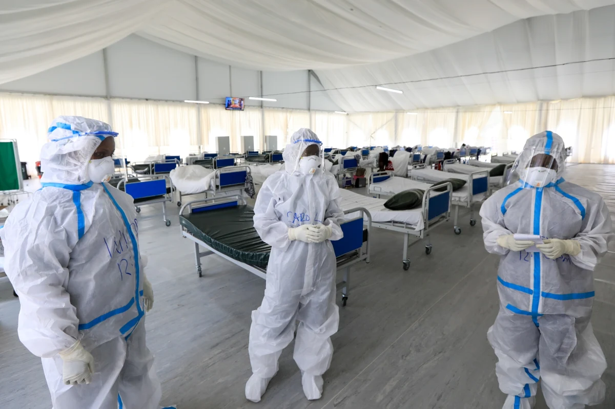 Liczba ofiar śmiertelnych Covid-19 na świecie przekroczyła 700 tys. - poinformowała agencja Reutera. Oznacza to, że średnio co 15 sekund umiera jedna osoba zakażona koronawirusem, co godzinę - 247 chorych, a w ciągu doby - prawie 5900 pacjentów.