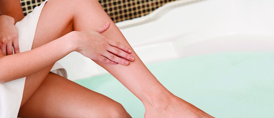 Dla kobiet gładkie ciało, szczególnie najbardziej i najczęściej eksponowane nogi, jest bardzo ważne. Dostępnych metod depilacji jest wiele, ale najpopularniejsze z nich to usuwanie owłosienia woskiem oraz laserem. 